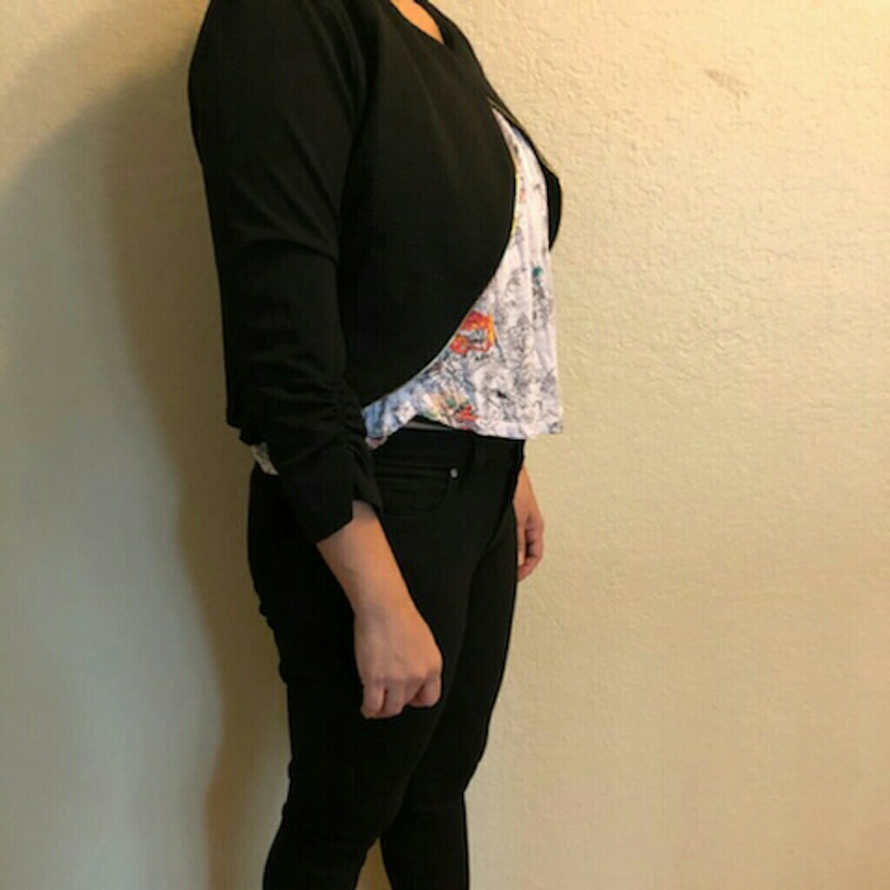 Lightweight Crop Blazer - Picture 2 of 3